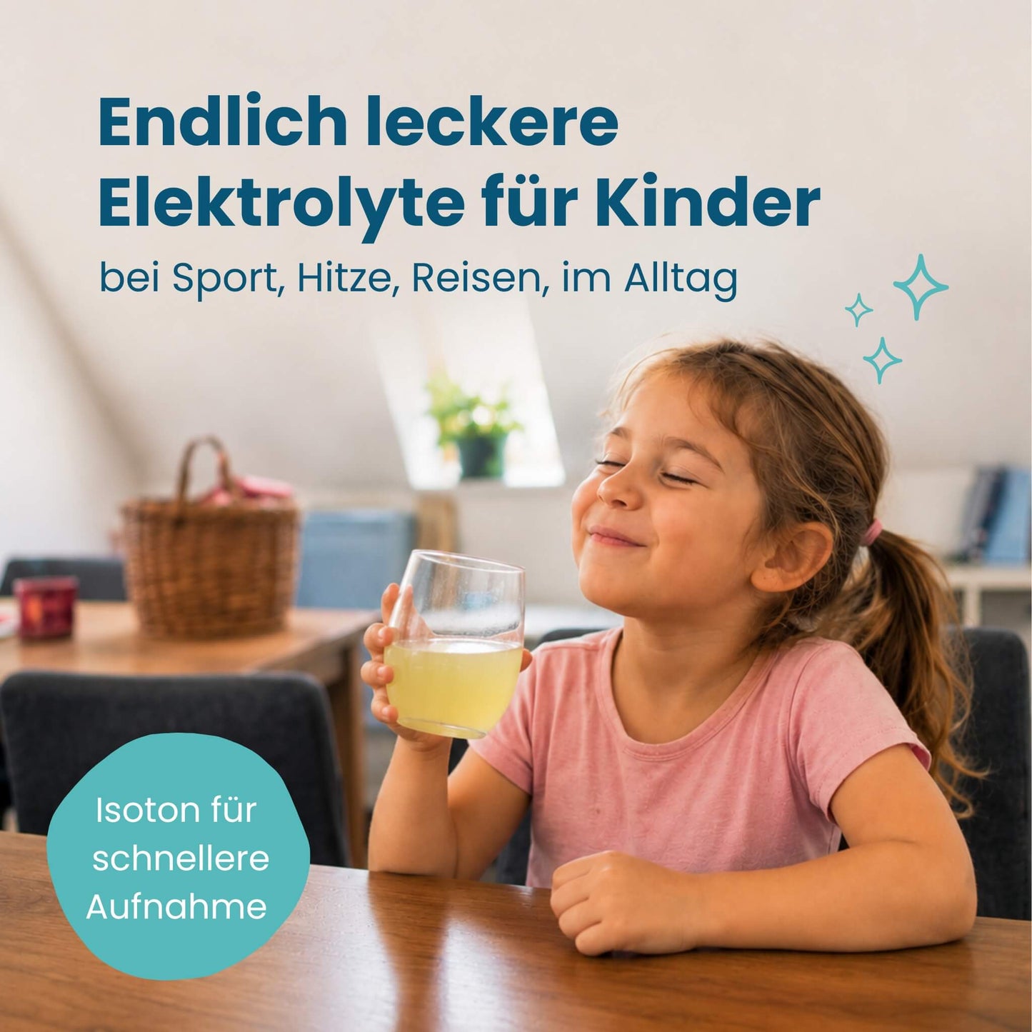 Kind trinkt zufrieden HERBY Family Elektrolyte, geeignet bei Sport, Hitze und Reisen