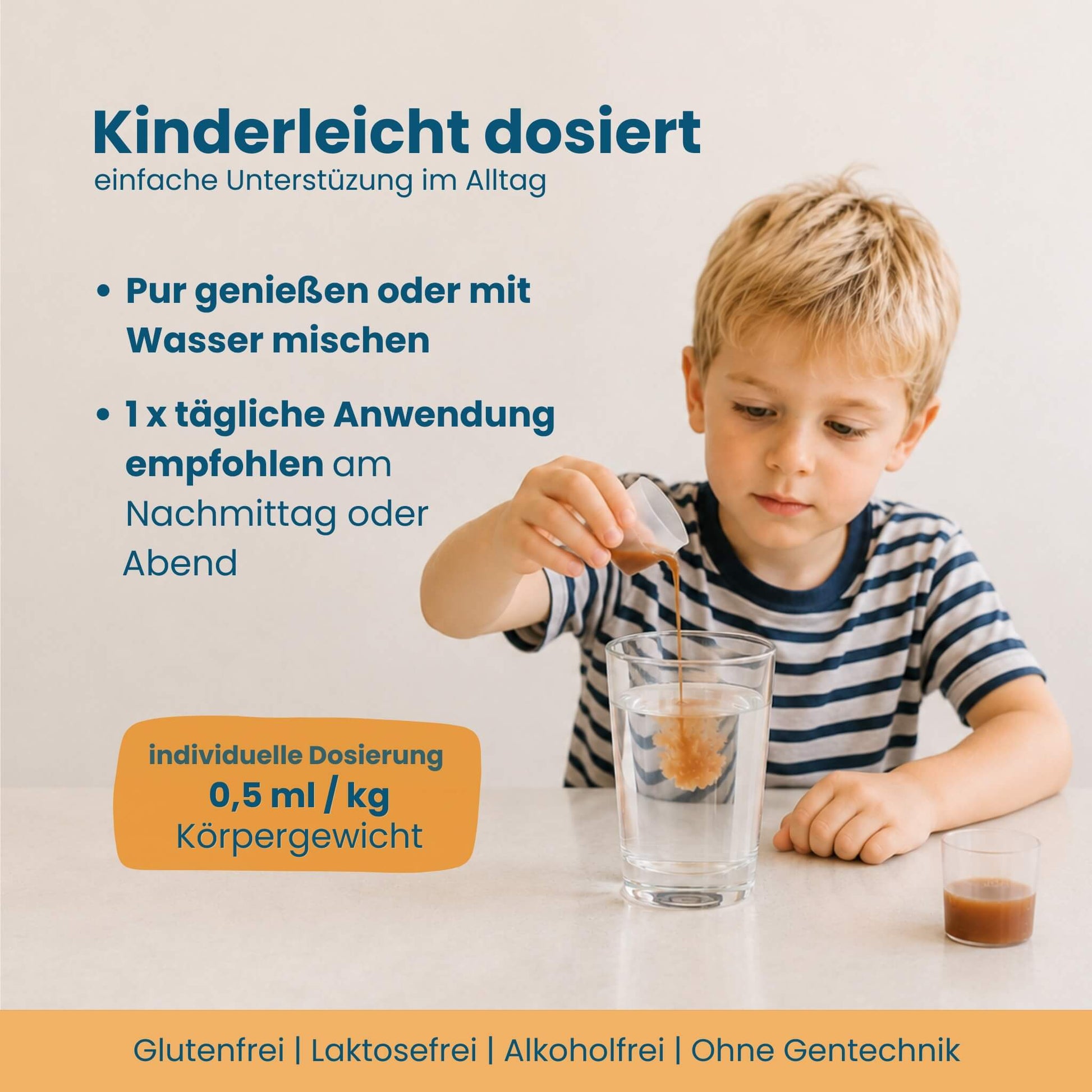 Dosierung von Hokus Fokus nach Körpergewicht, 0,5 ml pro kg, Kind gießt Sirup ins Wasserglas