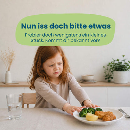 Kind sitzt unzufrieden vor dem Teller und möchte nicht essen
